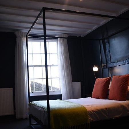 Bed and Breakfast Whitehouse Rye Exterior foto The bedroom at The Old House