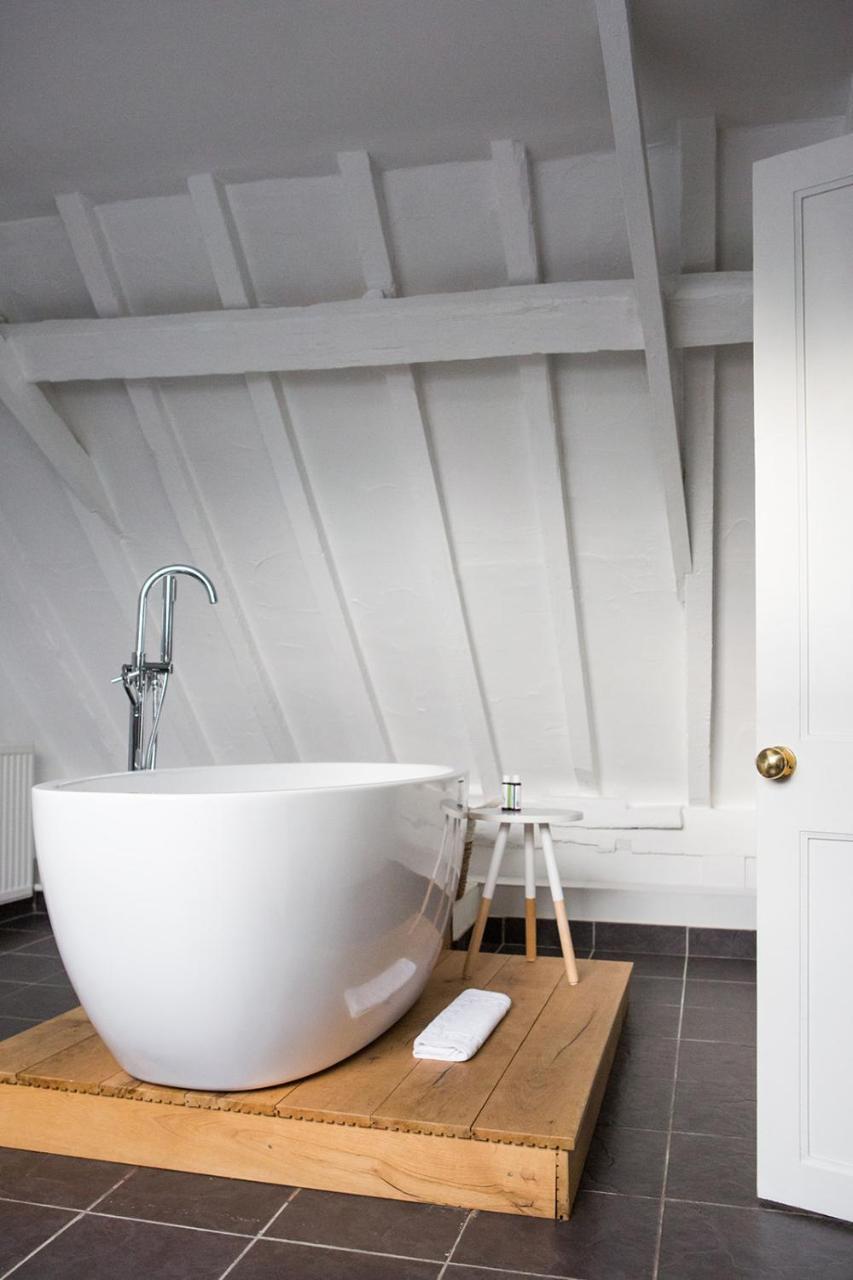 Bed and Breakfast Whitehouse Rye Exterior foto A freestanding bathtub